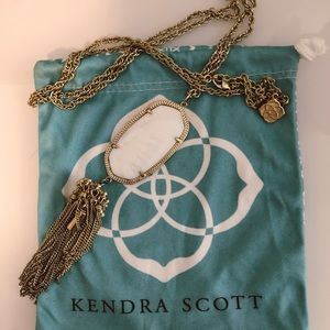 Rayne Necklace In White Pearl